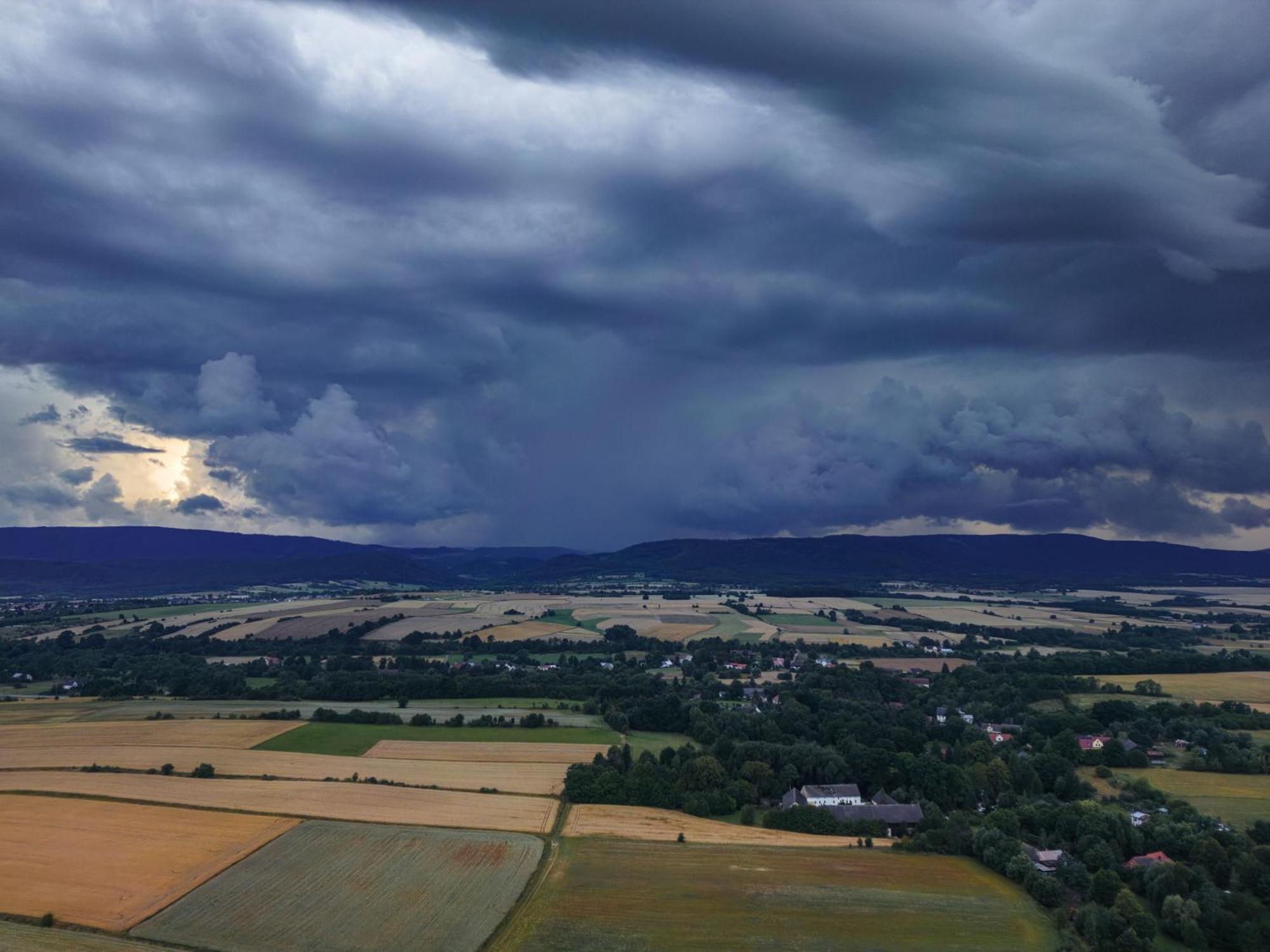 Domek Caloroczny Na Wylacznosc Niebieska Osada Nad Gorskim Potokiem Stary Waliszow Exterior photo