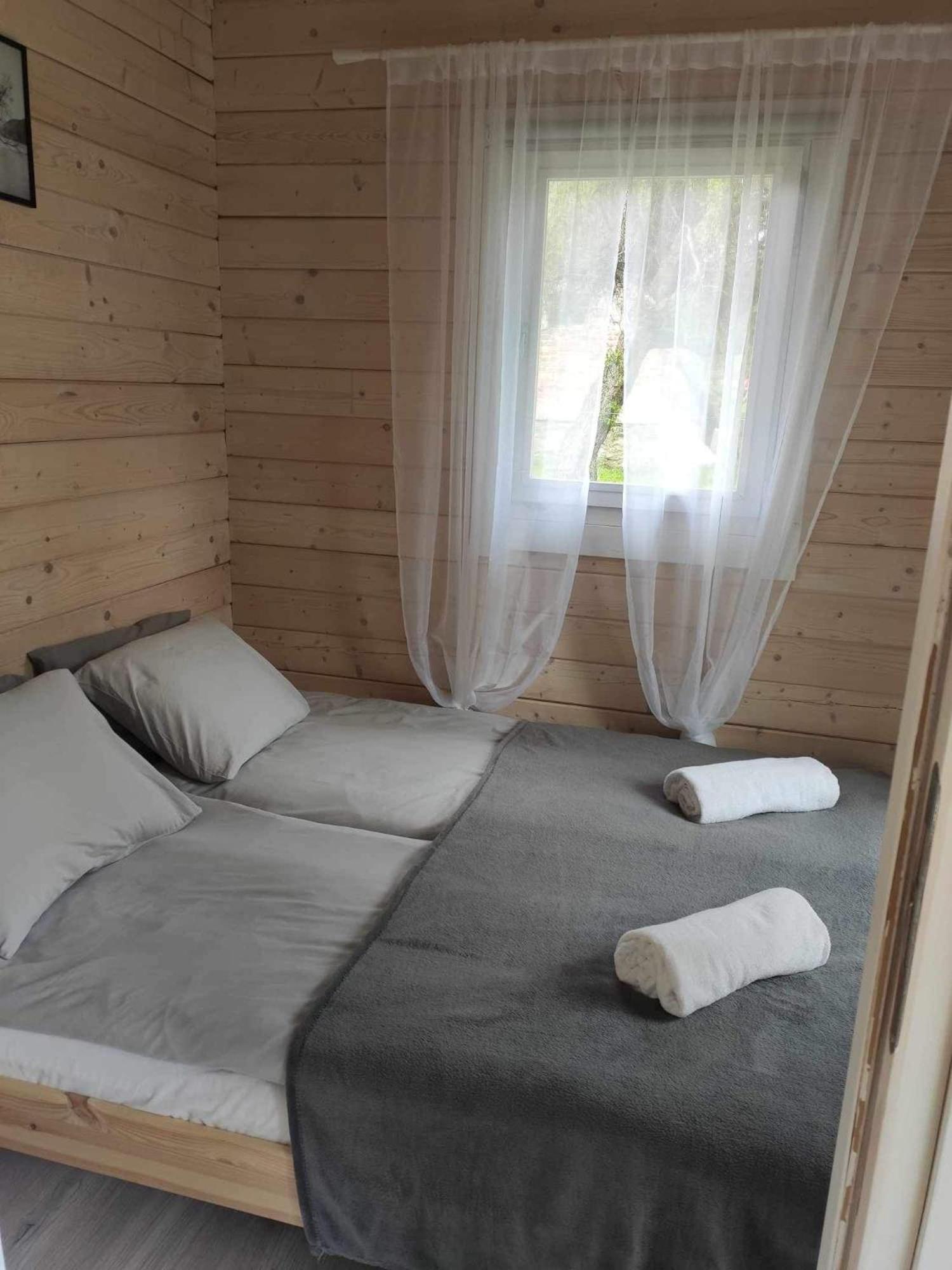Domek Caloroczny Na Wylacznosc Niebieska Osada Nad Gorskim Potokiem Stary Waliszow Exterior photo