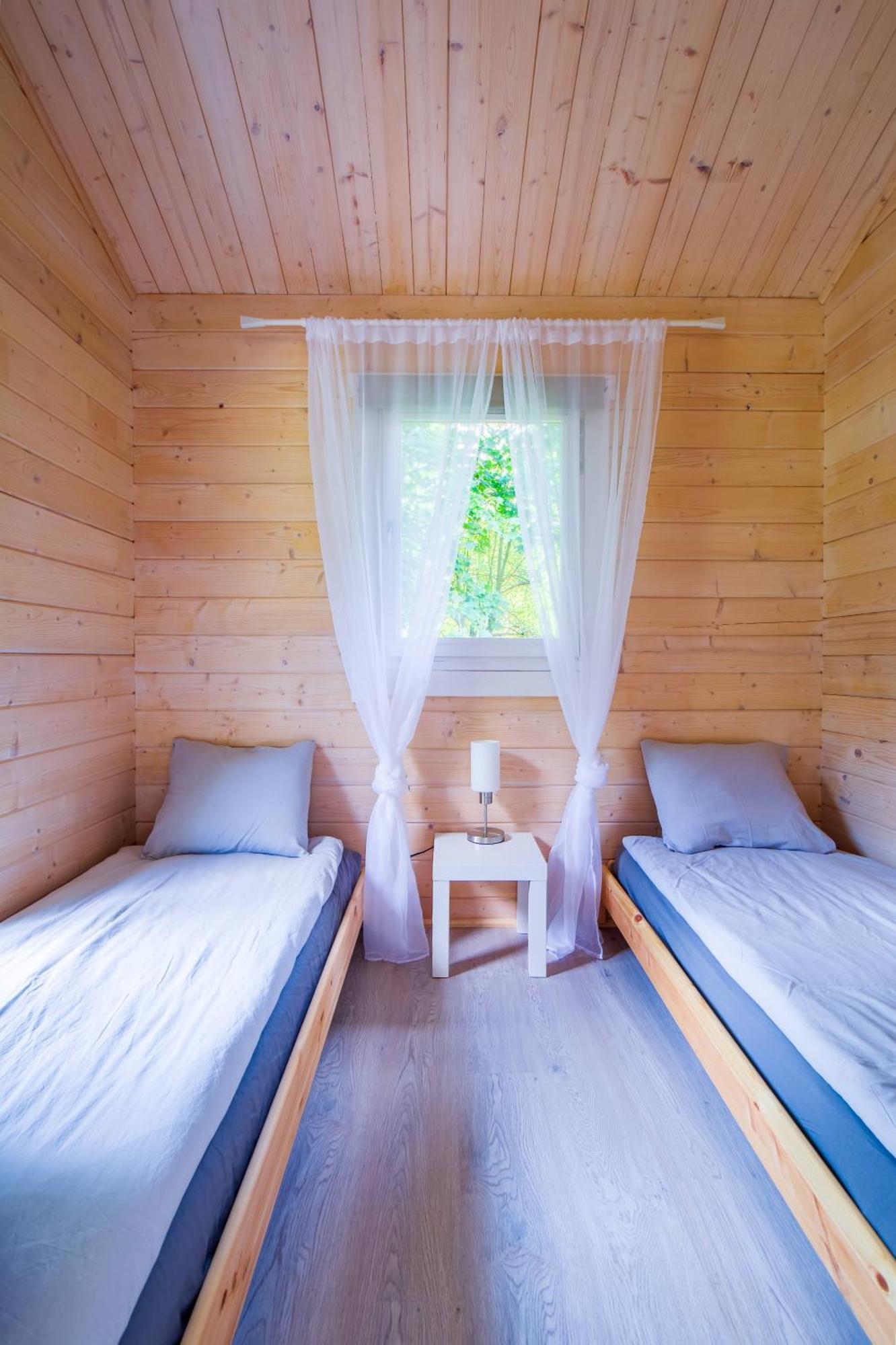 Domek Caloroczny Na Wylacznosc Niebieska Osada Nad Gorskim Potokiem Stary Waliszow Exterior photo